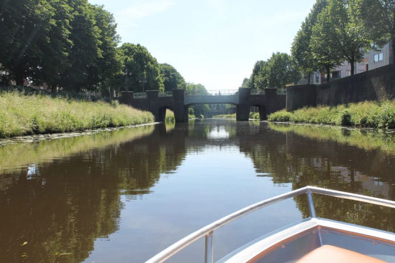Varen over de Aa tijdens rondvaart Den Bosch