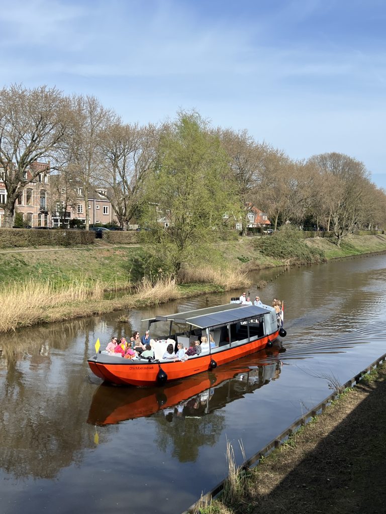 D'n Moerasdraak op De Dommel in Den Bosch