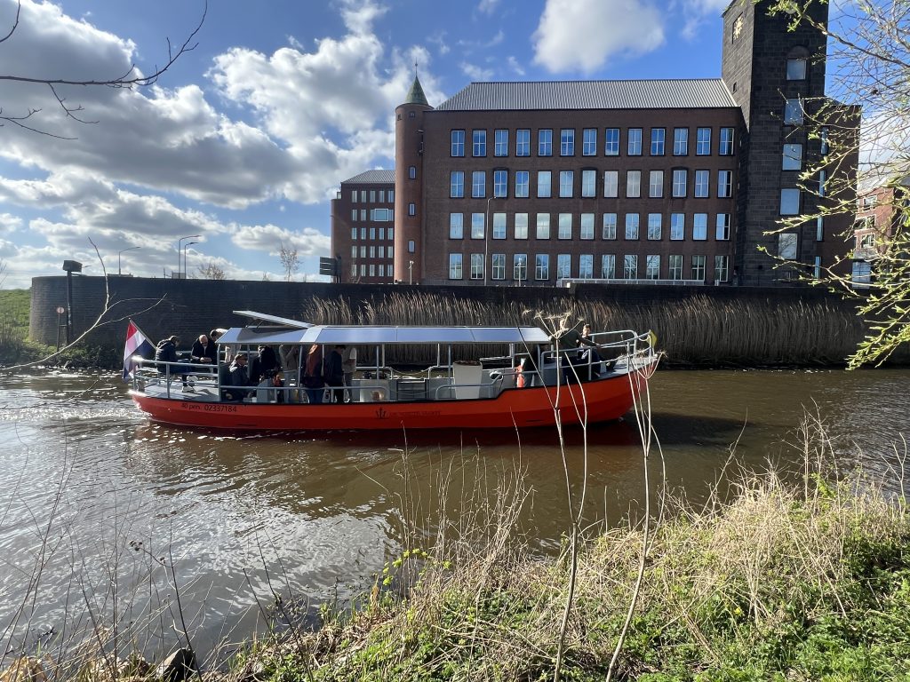 Teamuitje op het water in Den Bosch bij De Vlotte Vloot