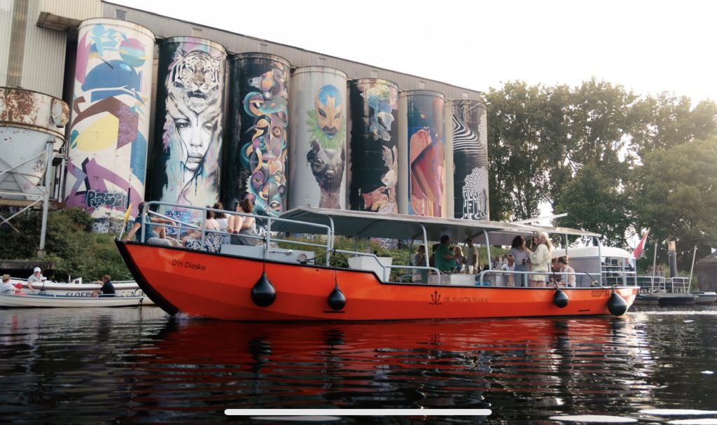 D'n Dieske met vrijgezellenfeest voor Tramkade