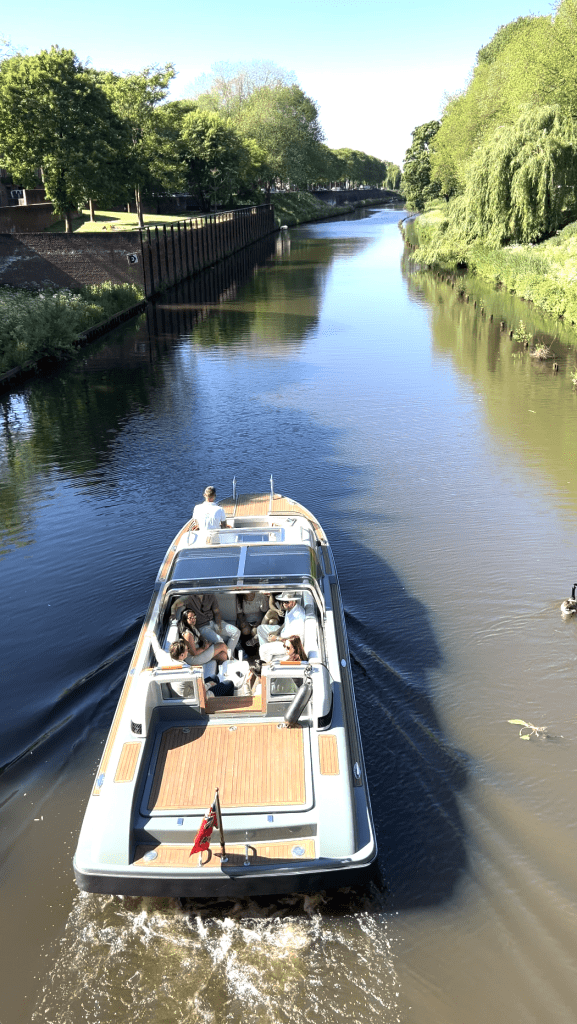 Varen met getuigen na het ja-woord